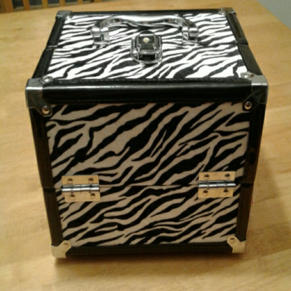 Small zebra makeup case