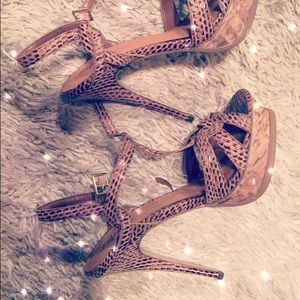 Very beautiful reptile print high heels.