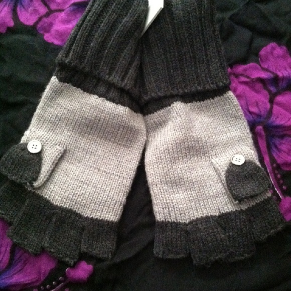 Calvin Klein Fingerless-Flip Top Grey Gloves - NWT - Picture 2 of 4