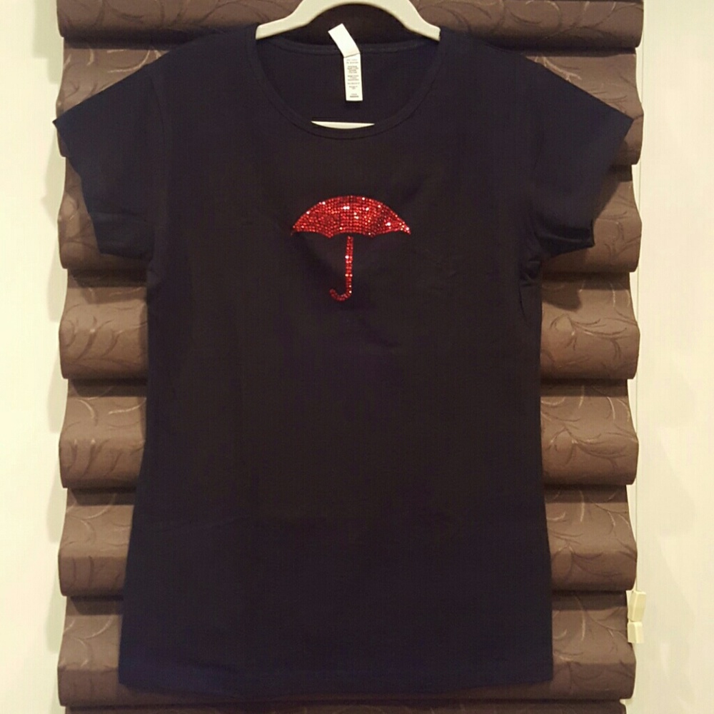 Black tee with red bling umbrella!