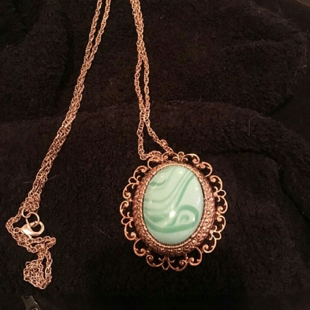Necklaces - Picture 4 of 4