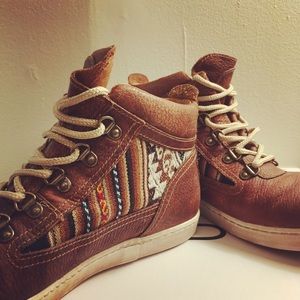INKKAS Camping Boot size 8- like new!