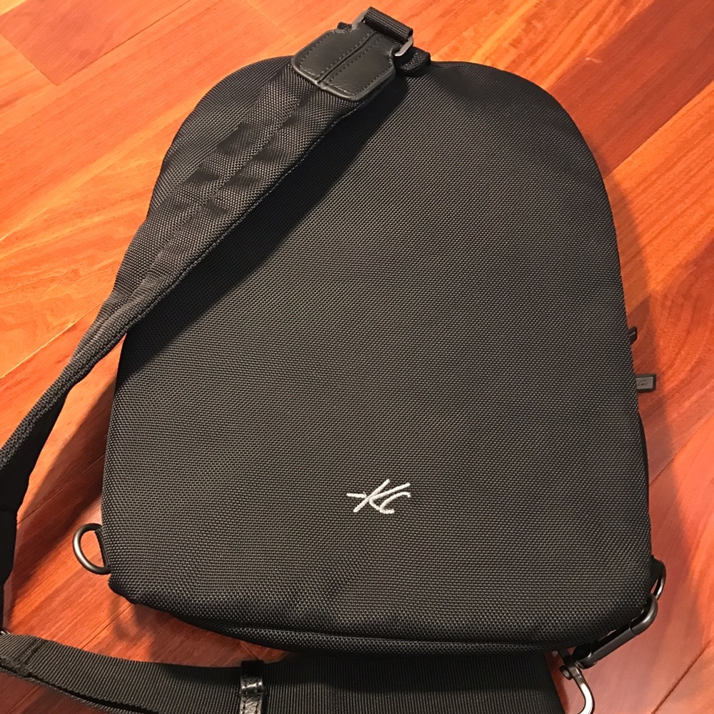 Kenneth Cole IPad backpack - Picture 2 of 4