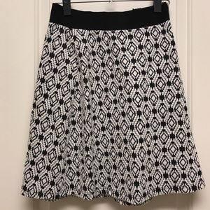 Geometric pattern mini skirt