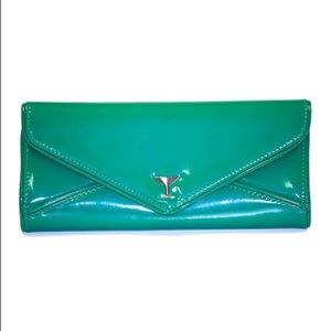 Green clutch