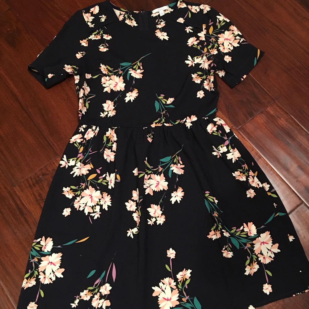 Adorable lightweight floral dress