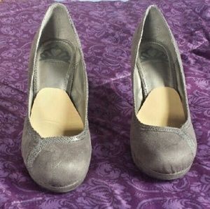 Grey suede and leather pumps