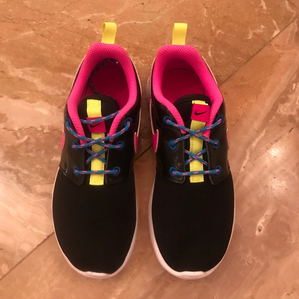 Brand new Nike girls tennis shoes