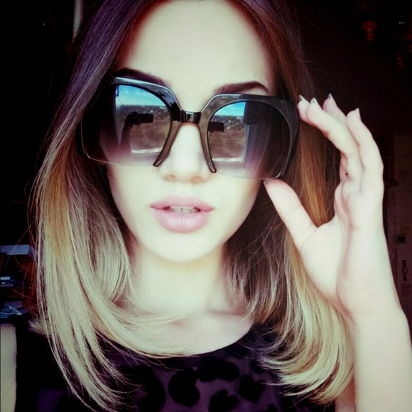 Accessories - Blk bottom rimless sunnies