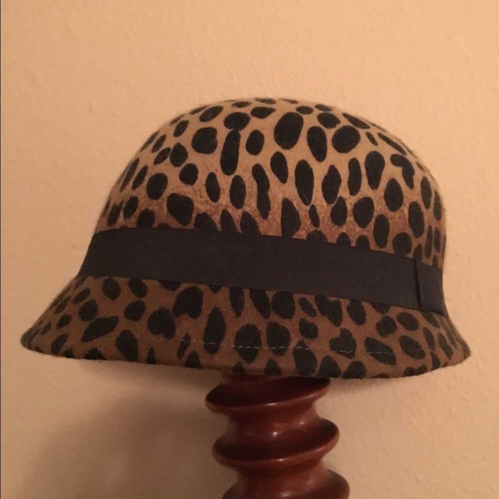 Women's felt hat size L leopard print Aldo