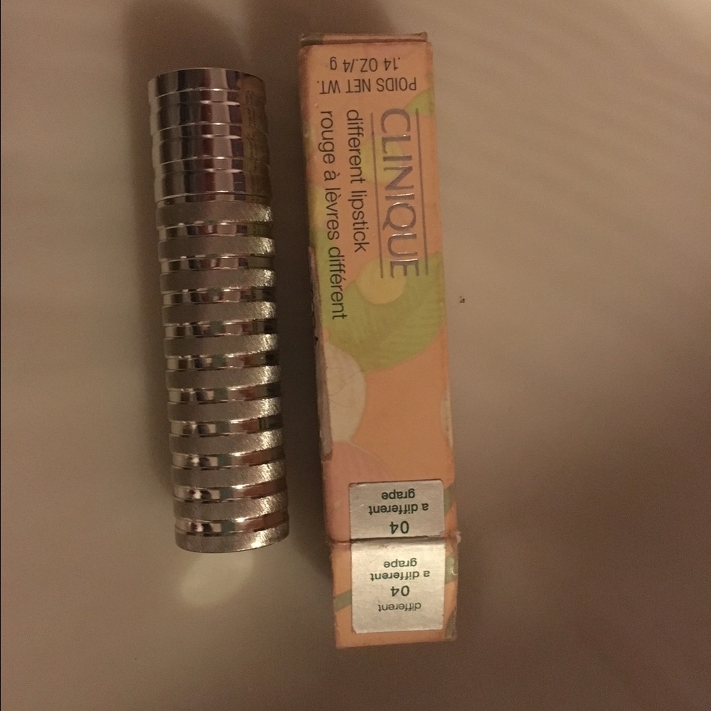 Clinique Lipstick A Different Grape (color)