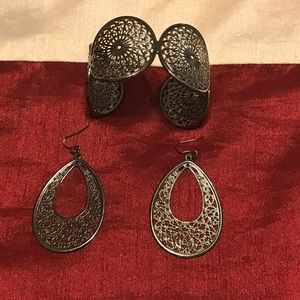 Bracelet and earrings
