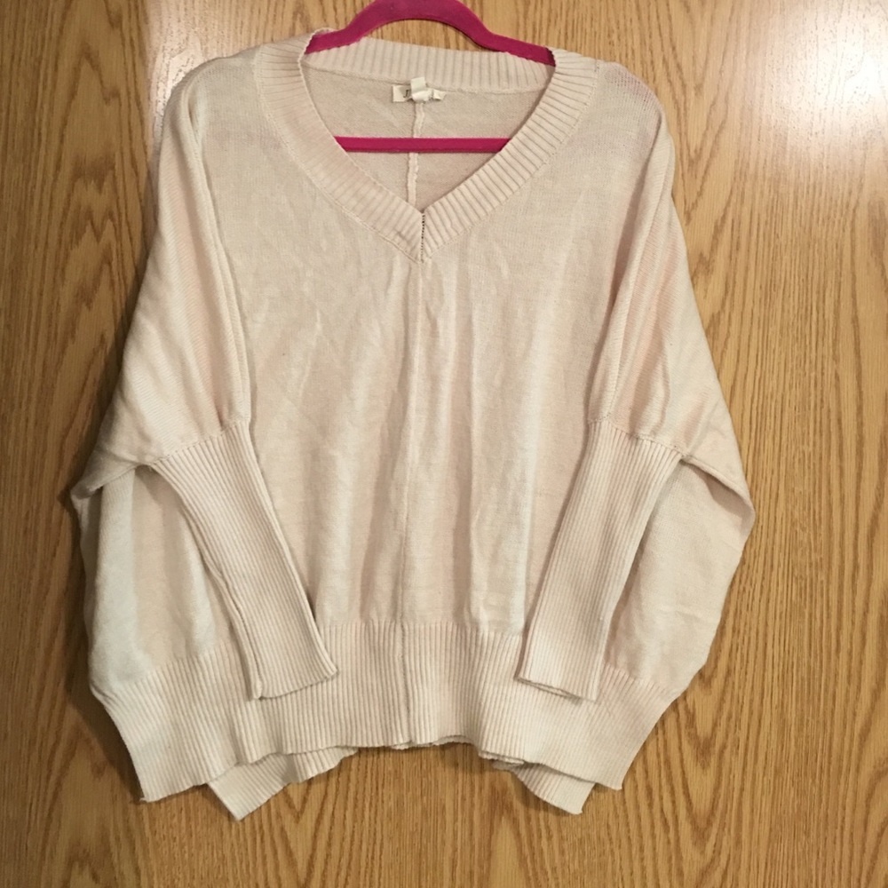 🆕 Cream sweater