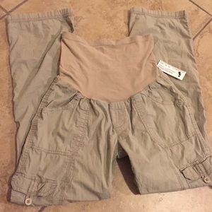 Oh Baby by Motherhood Pants - 🎁 Maternity khaki pants size medium + FREE GIFT Oh Baby by Motherhood Pants - 🎁 Maternity khaki pants size medium + FREE GIFT