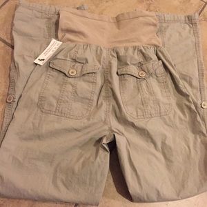 Oh Baby by Motherhood Pants - 🎁 Maternity khaki pants size medium + FREE GIFT Oh Baby by Motherhood Pants - 🎁 Maternity khaki pants size medium + FREE GIFT