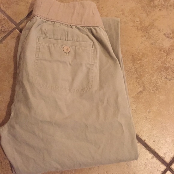 GAP Pants - GAP maternity khaki pants size 6 long 33" inseam GAP Pants - GAP maternity khaki pants size 6 long 33" inseam