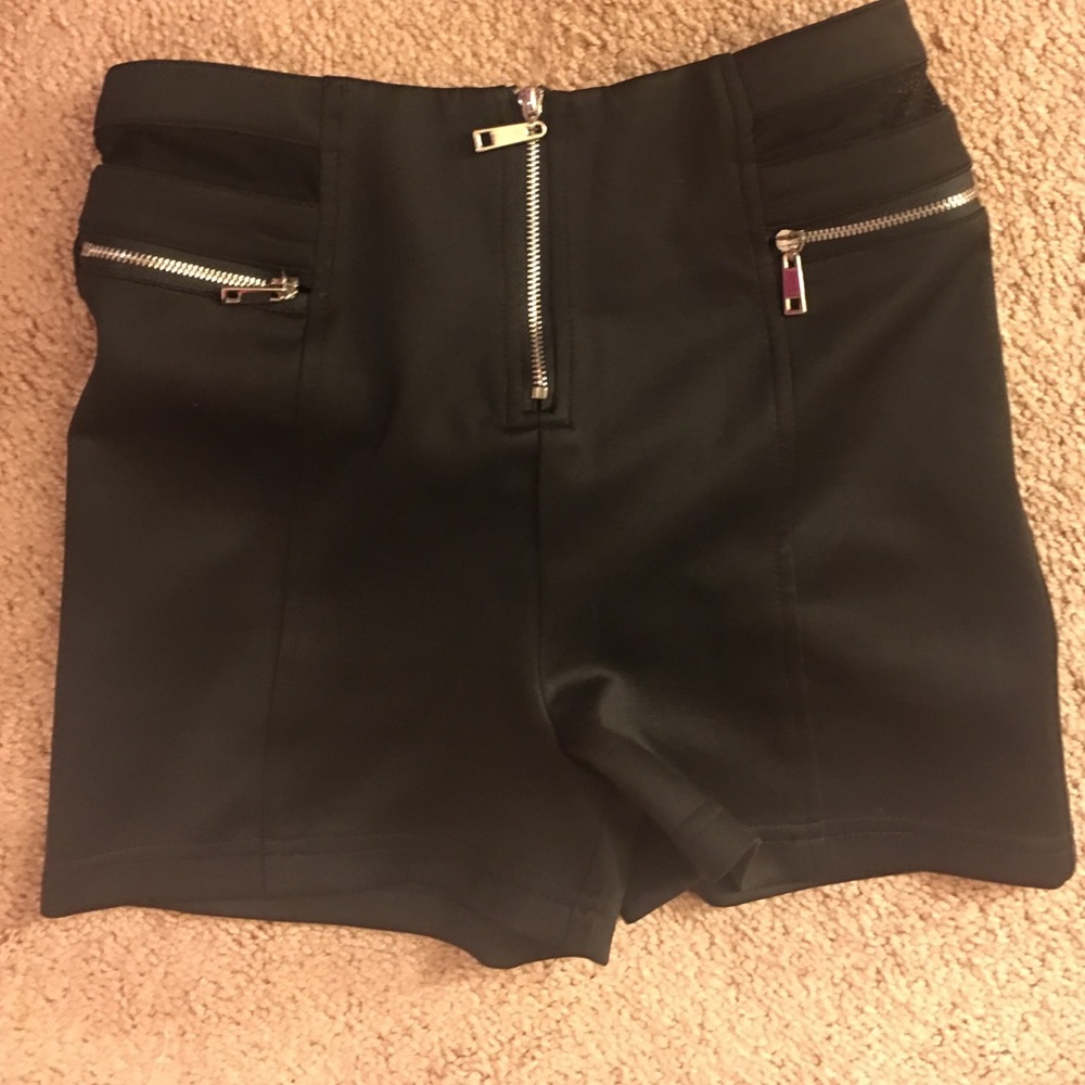 Highwaisted black satin shorts