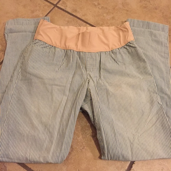 GAP Pants - Gap maternity straight crop pin stripe pants 2 GAP Pants - Gap maternity straight crop pin stripe pants 2