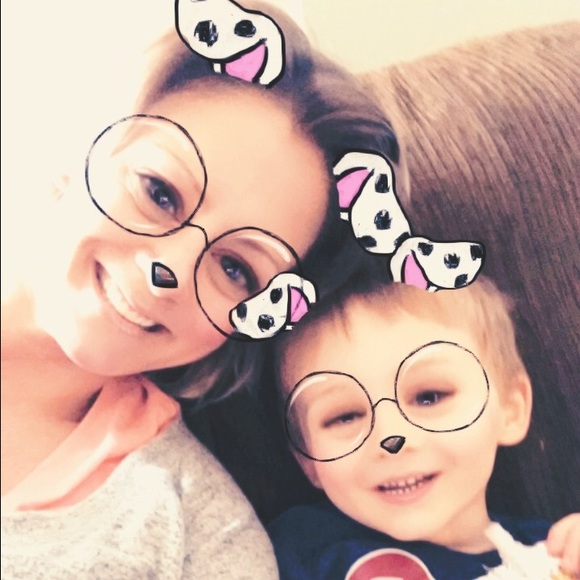 Meet your Posher, Jill. She likes Snapchat Selfies - Picture 7 of 9