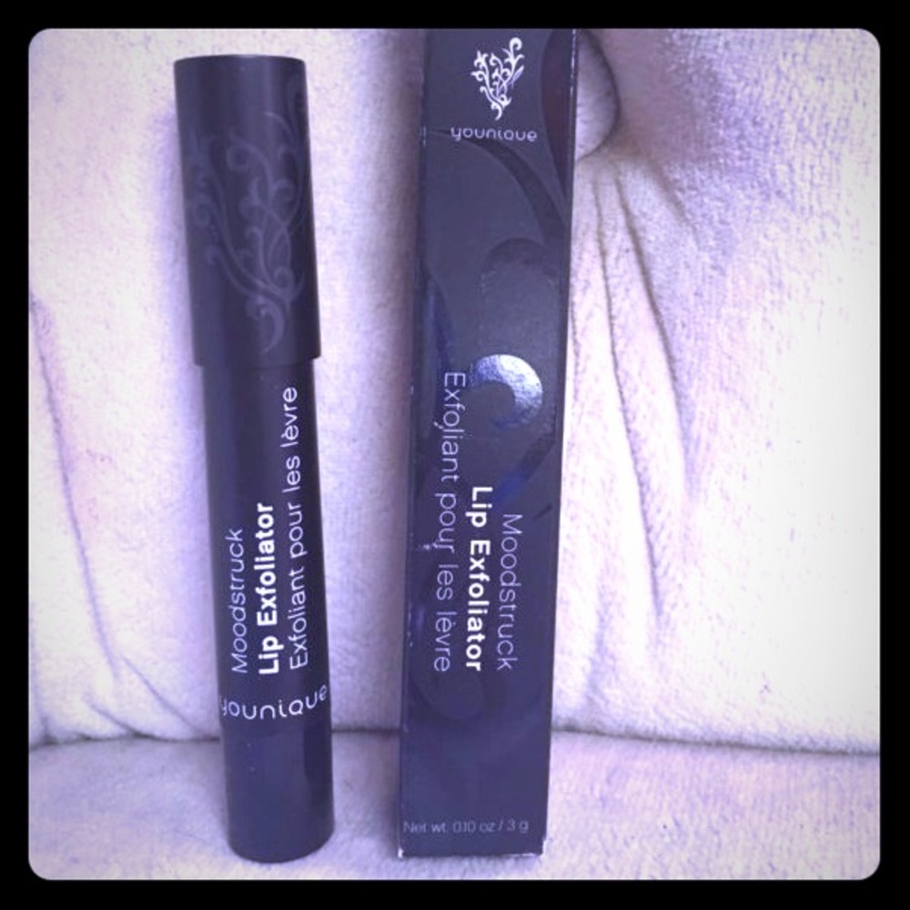 👄Younique Lip exfoliator👄