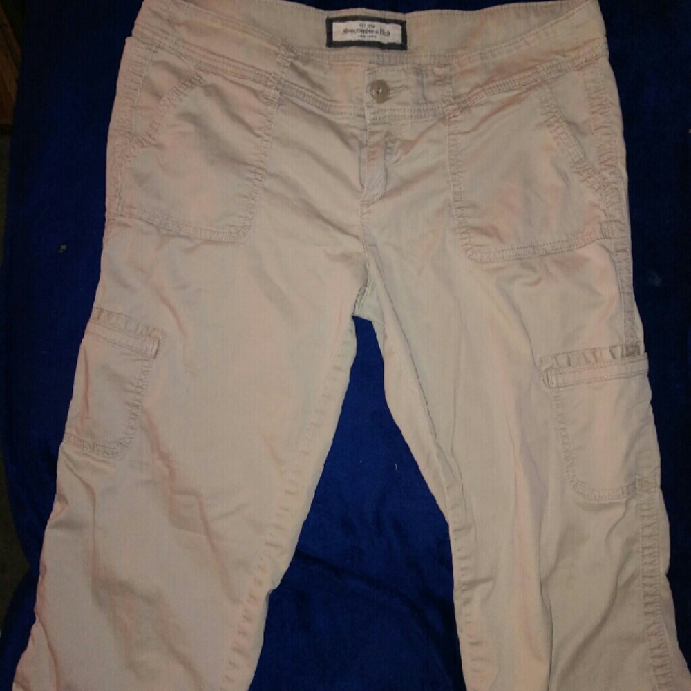 Abercrombie & Fitch khaki capris