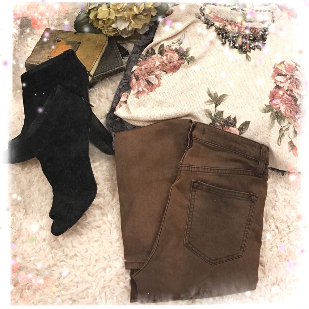 "Free People"  Distressed Brown Skinny Jeans❤️
