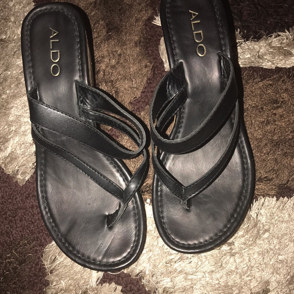 Black wedges 8