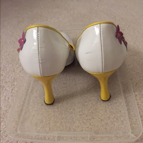 Louis Vuitton Multicolor Flower Pumps. - Picture 3 of 4