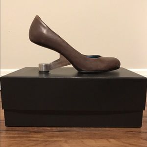 United Nude Eamz Heel Pumps in Brown
