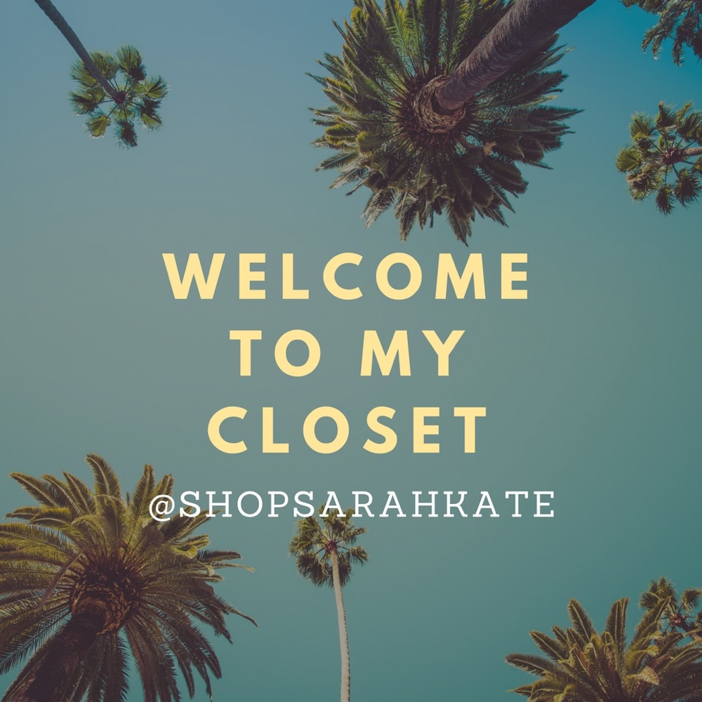 Welcome to my closet!!  😊👋🏼