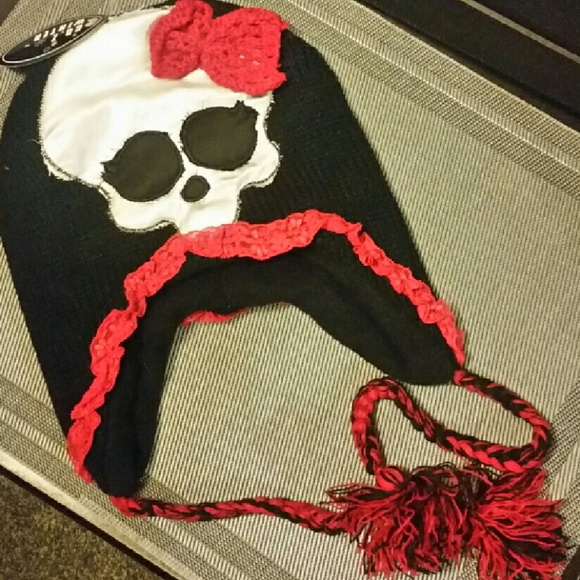Skull and Lace Beanie - Picture 2 of 4