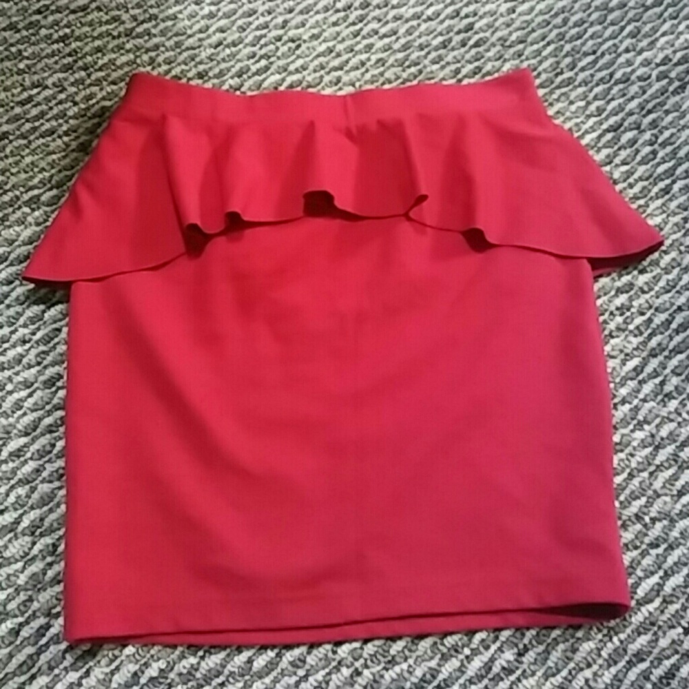 Pencil skirt with ruffle