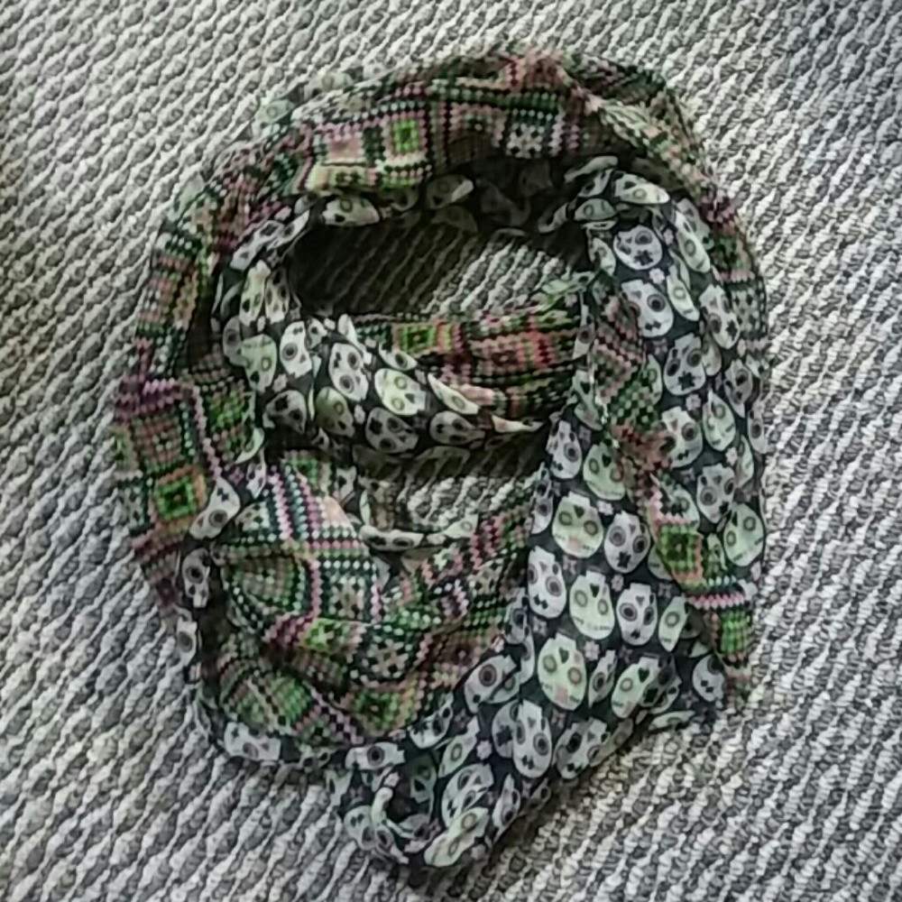 Skull and pattern infinity scarf