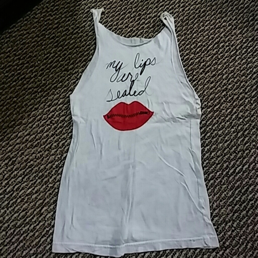 Graphic tank
