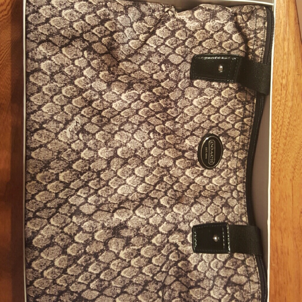 Coach Purse with Wristlet & Removable Inside Pouch