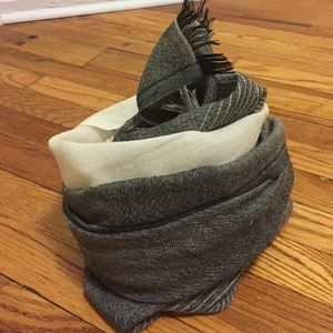 Lululemon black and white scarf