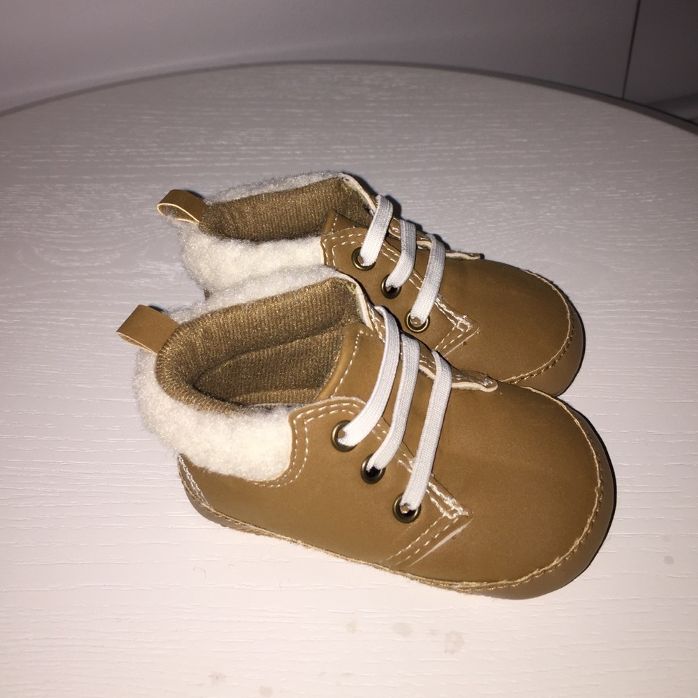 Baby Sherpa Booties NWOT Size 6-12 mos