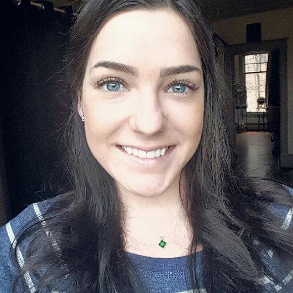 Meet your Posher, Courtney - Picture 1 of 1