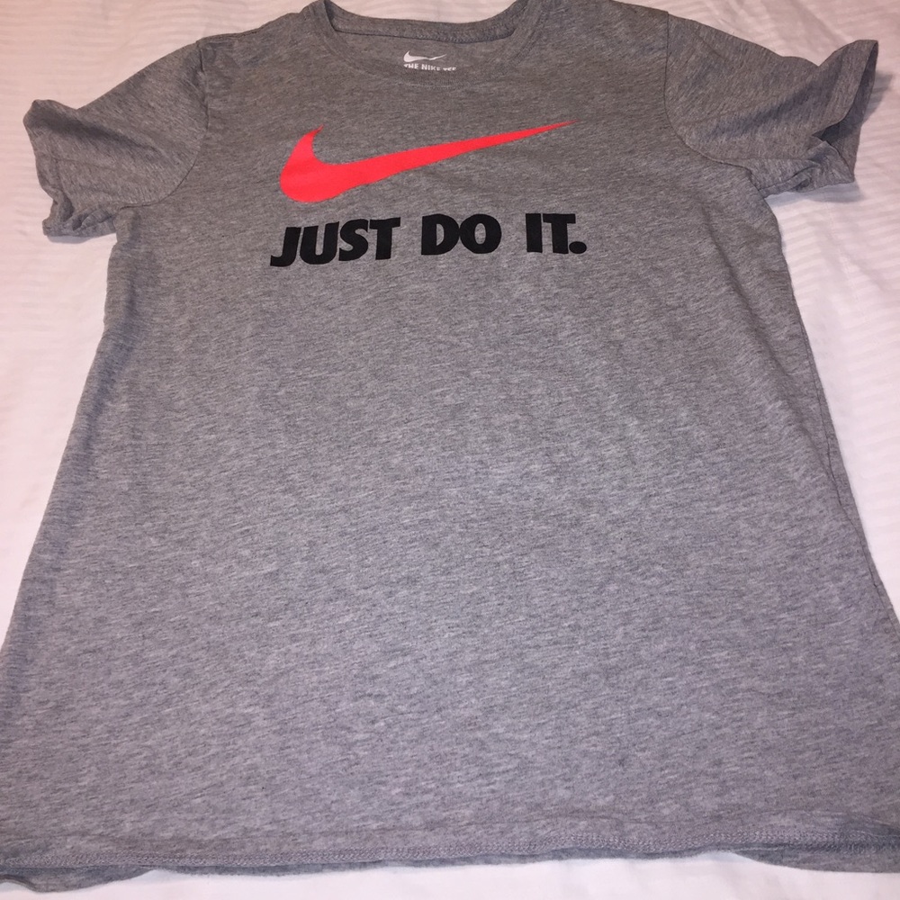 ❌SOLD ON OTHER SITE❌ Nike Shirt - Ladies