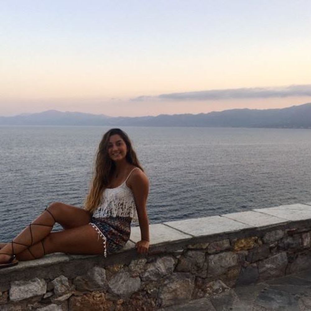 Meet your Posher, Alexia