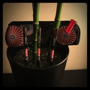 Mary Kay eyeshadow brushes and carrying pouch