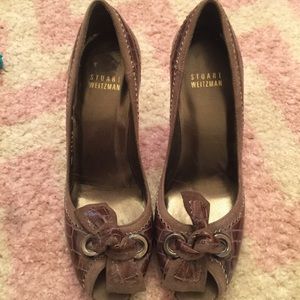 New wot size 6 Stuart Weitzman peep toe olive