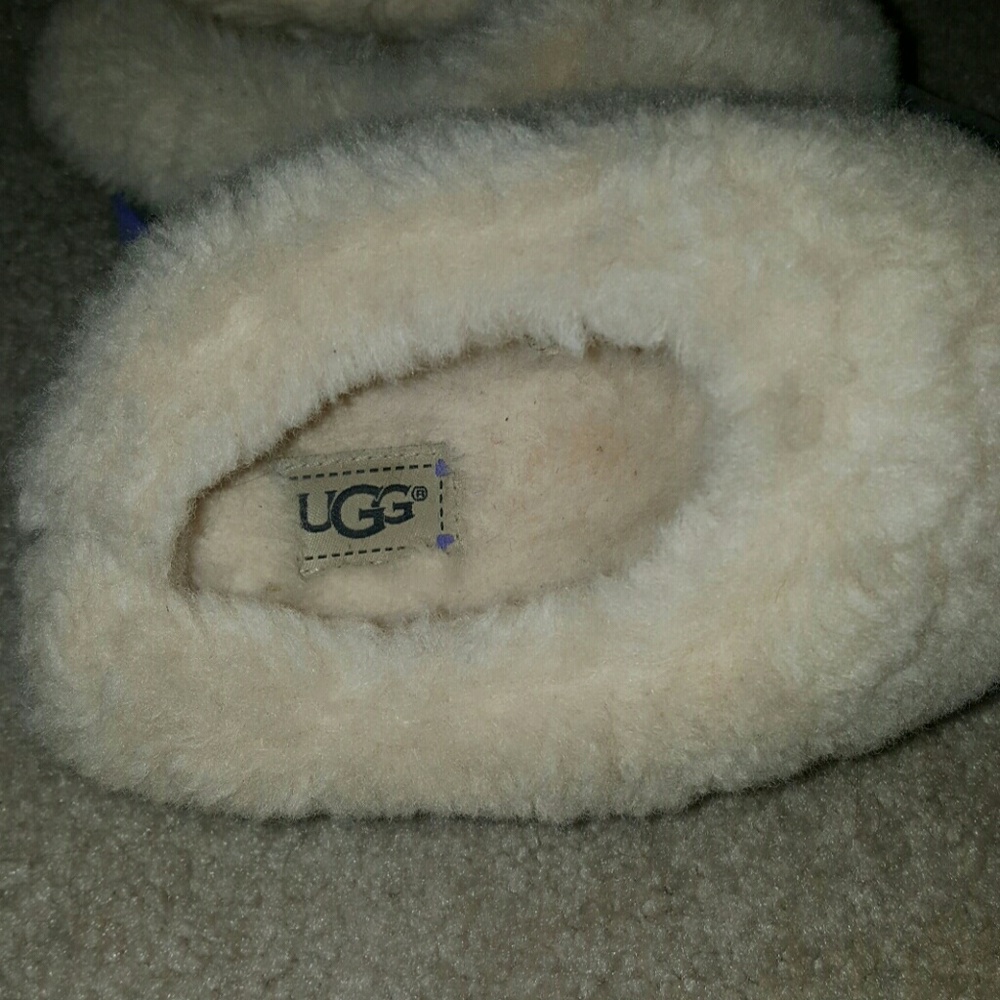 Ugg - Picture 2 of 4