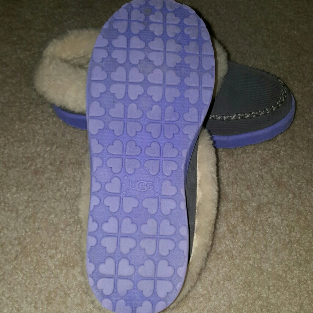 Ugg - Picture 3 of 4