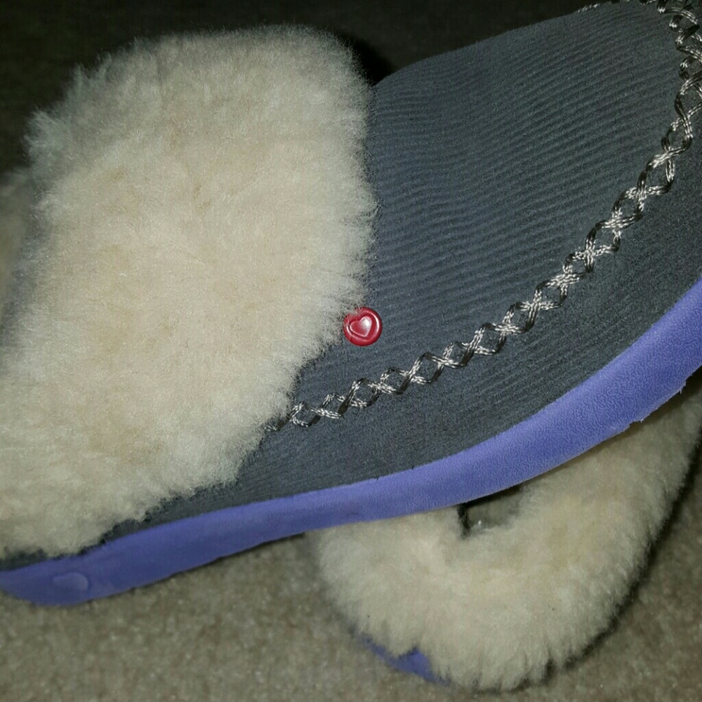 Ugg - Picture 4 of 4