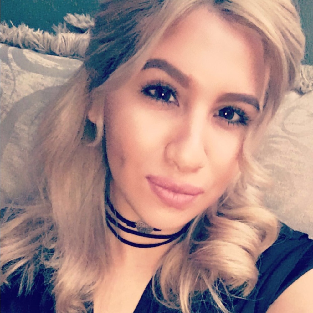 Meet your Posher, Alma