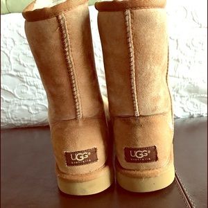 UGGs, classic short, chestnut, women's size 8.