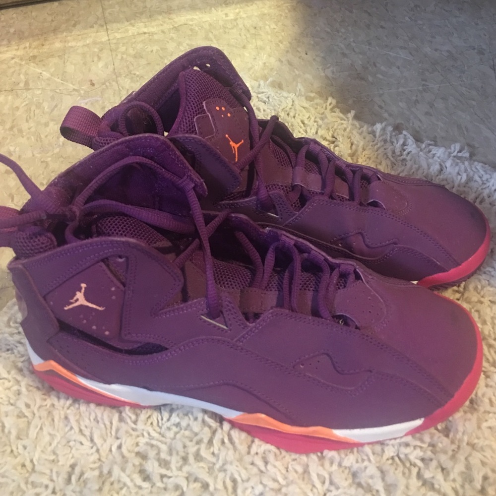 Size 7 Jordan true flights