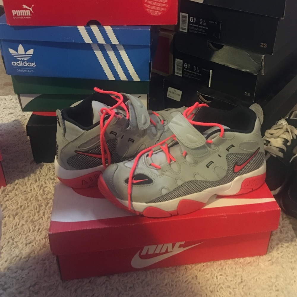 Size 7 Nike air turf raider