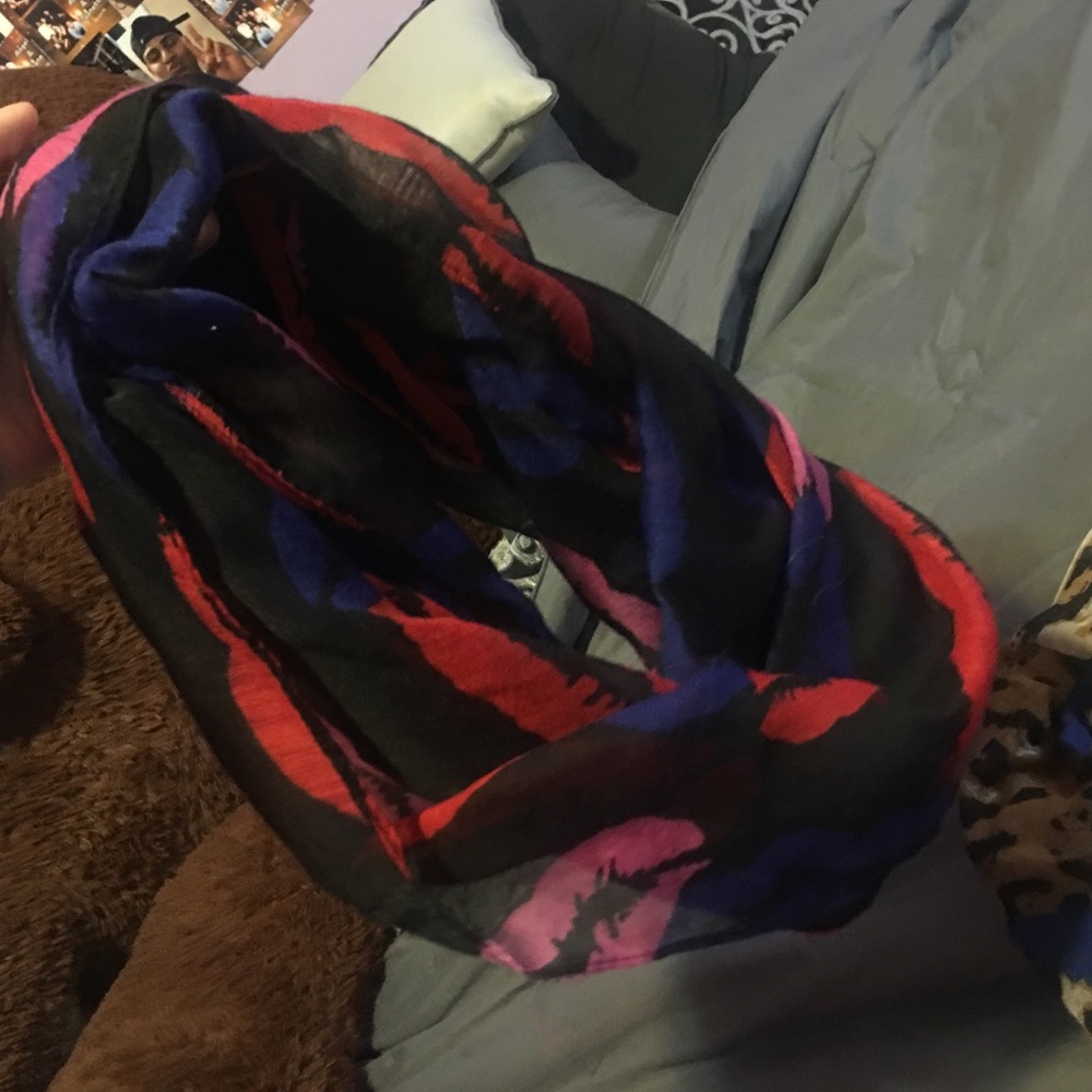 Scarf bundle - Picture 3 of 4